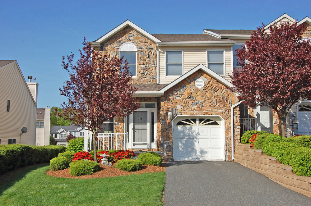 Glenmont Commons Townhome Community